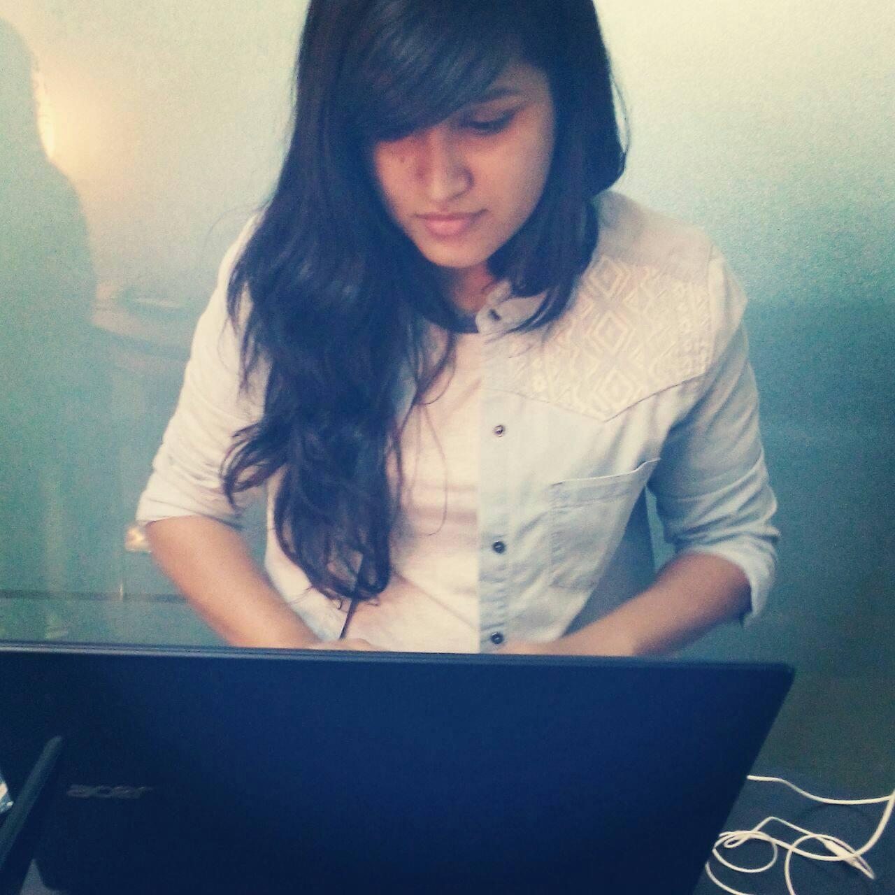 A marketer who is hustling during the weekdays and c-h-i-l-l-i-n-g during the weekend!