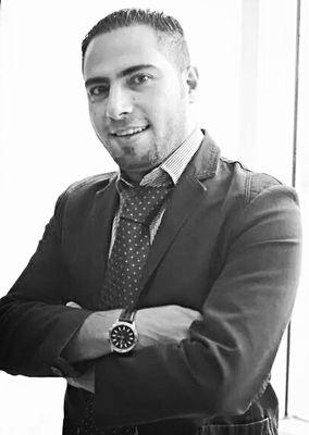 ‏كاتب يبحث عن الحقيقة
ولا يهتم بقدر التضحيات
