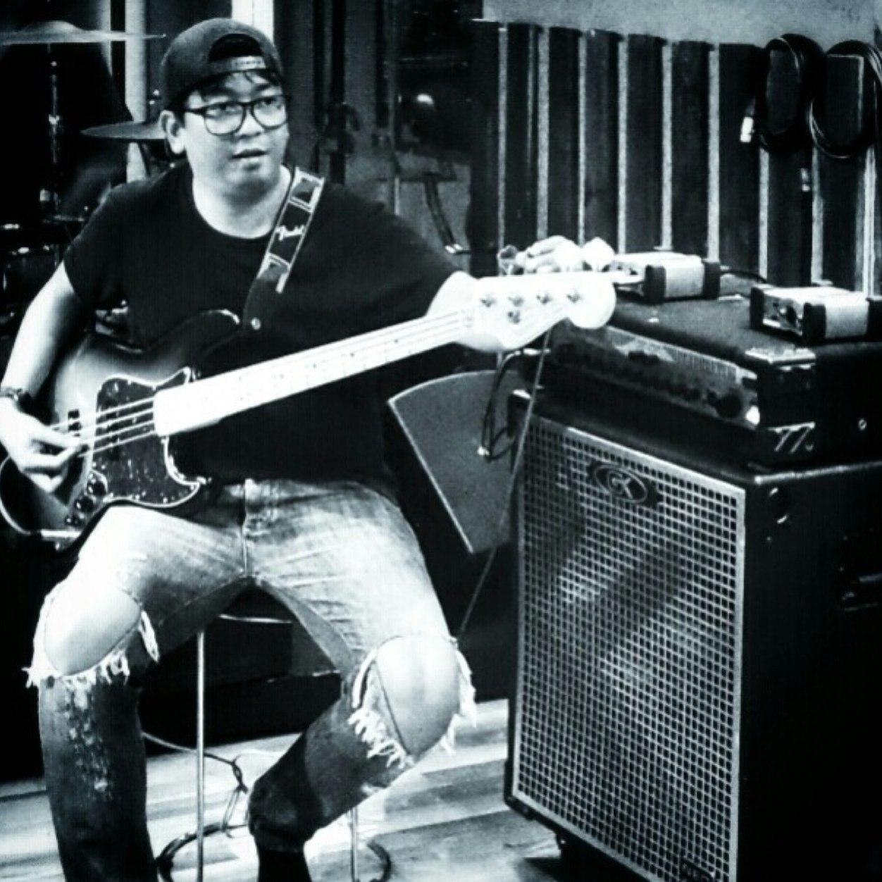 bass player of radja band | IG @indra.radja | love my family | https://t.co/oPsXAWTOU8