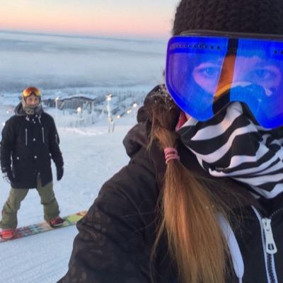 _LouBramley_'s profile picture. Pet Portrait Artist • Wife • Snowboarder • Cat Lover • Coffee Drinker • Bargain Hunter • DIY Enthusiast