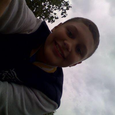 HI IM ZACH LOVE ACTING SINGING AND MY FAMILY FOLLOW ME ILL FOLLOW BACK.