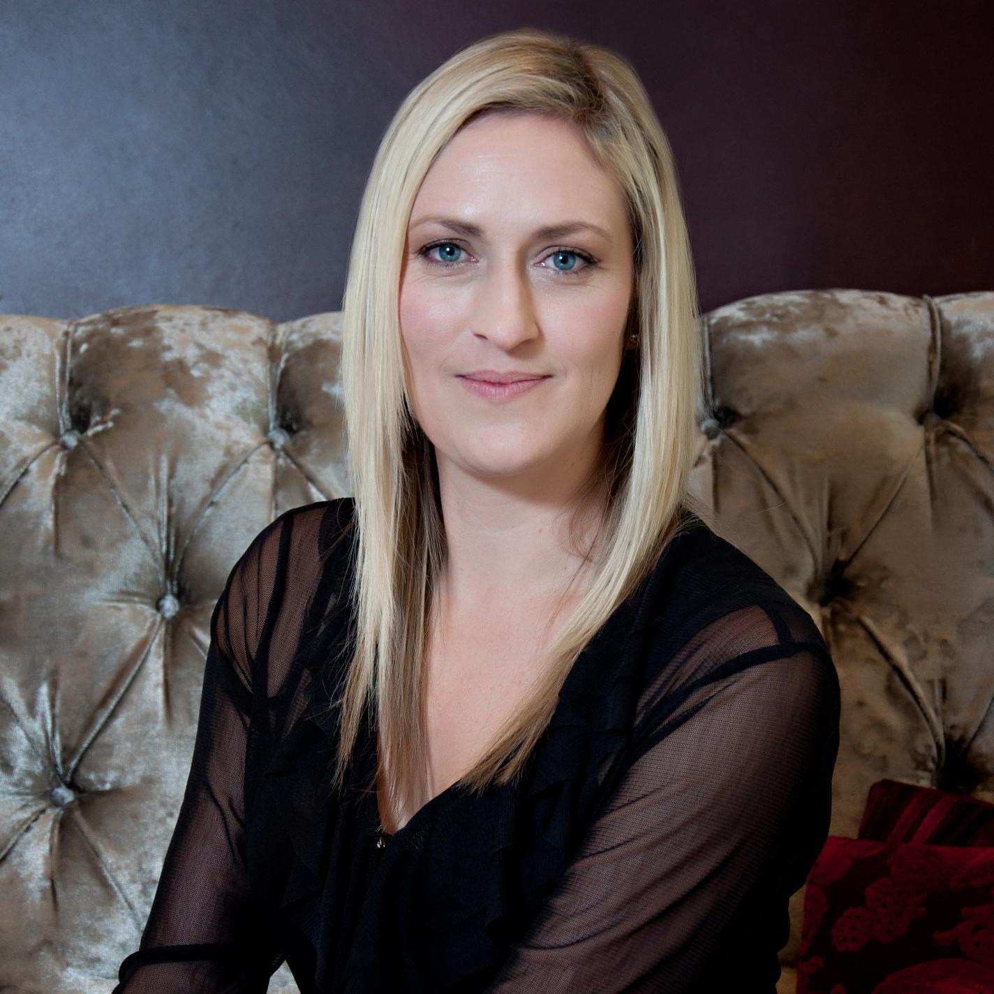 Mother, self-confessed coffee addict, pianist and Founder & CEO of The Training Room Online. #ilovemylife