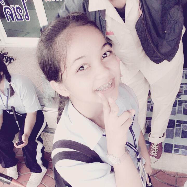 ชื่อกิ๊ฟ # ไม่หยิ่งทักได้ ฟอลโรลมาเรยน๊ะ:)  เปนคนแฟนลี่ค๊าา