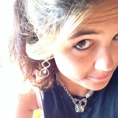 InitialsJL's profile picture. Knitting and Yelling 2 4 7