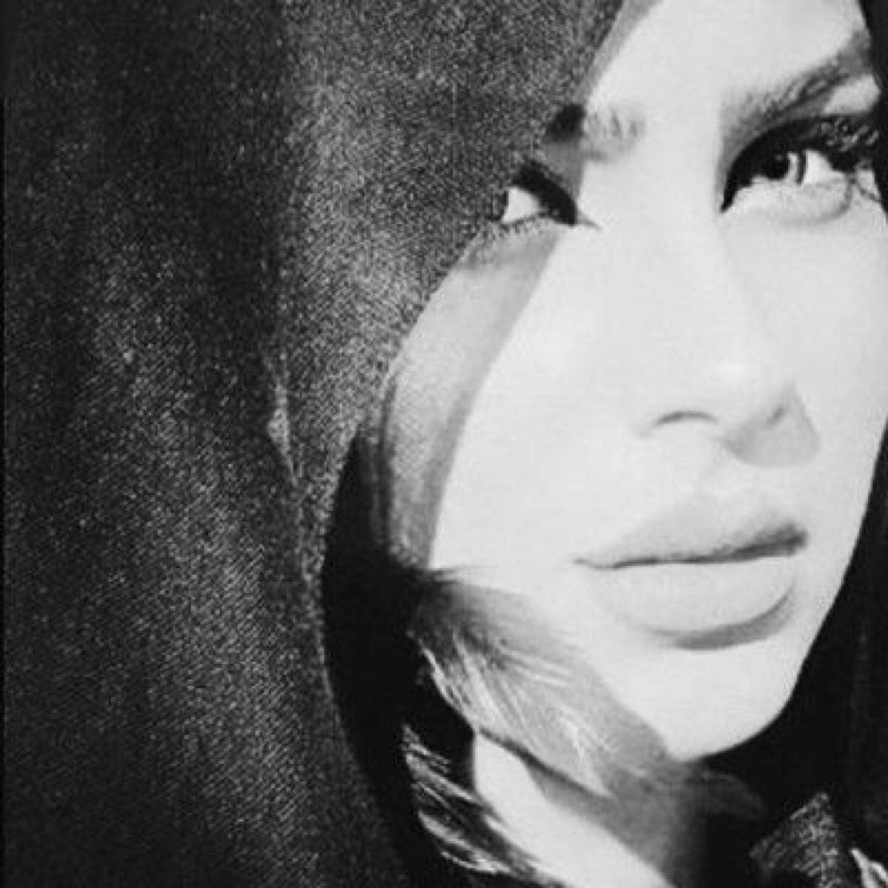 عَنيدة ..مزاجية ..عصبية ..مدللة ..غيورة ..