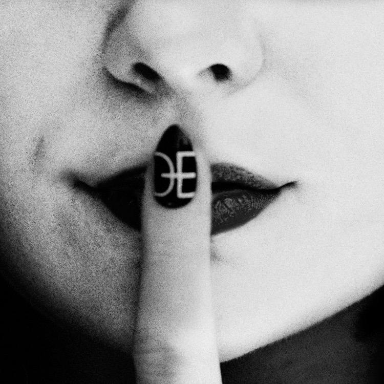 DE: The Decadent Empire. Art, Design, Fashion, Lifestyle, and Stuff. One's a fashion photographer, the other's an art director. Both are bloggers.