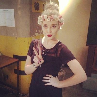 heyyy im lorah 
follow my bestie :) @danadwikat