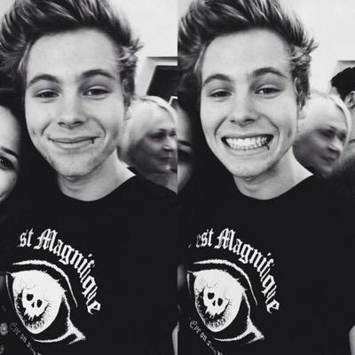 RT LINK & CHOOSE WHICH LAYOUT FOR A DM WITH THE LAYOUT PICTURES :))