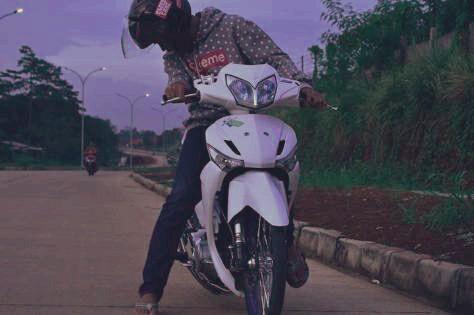 Ananda Putra utomo, Lahir di Jakarta 1999-02-26 , Tinggal Di depok di jalan raya Citayem Gang mandor samping pom