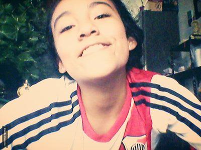 Hola me gusta One Direction ellos son perfectos!Y soy del mejor River Plate❤✌