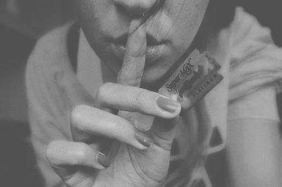 Help_please6's profile picture. você que se corta, eu te entendo...