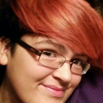 I'm an awesome person not afraid to make new friends. I'm bi and I'm a be country girl/ Tom boy. I wrestle and play lots of sports .