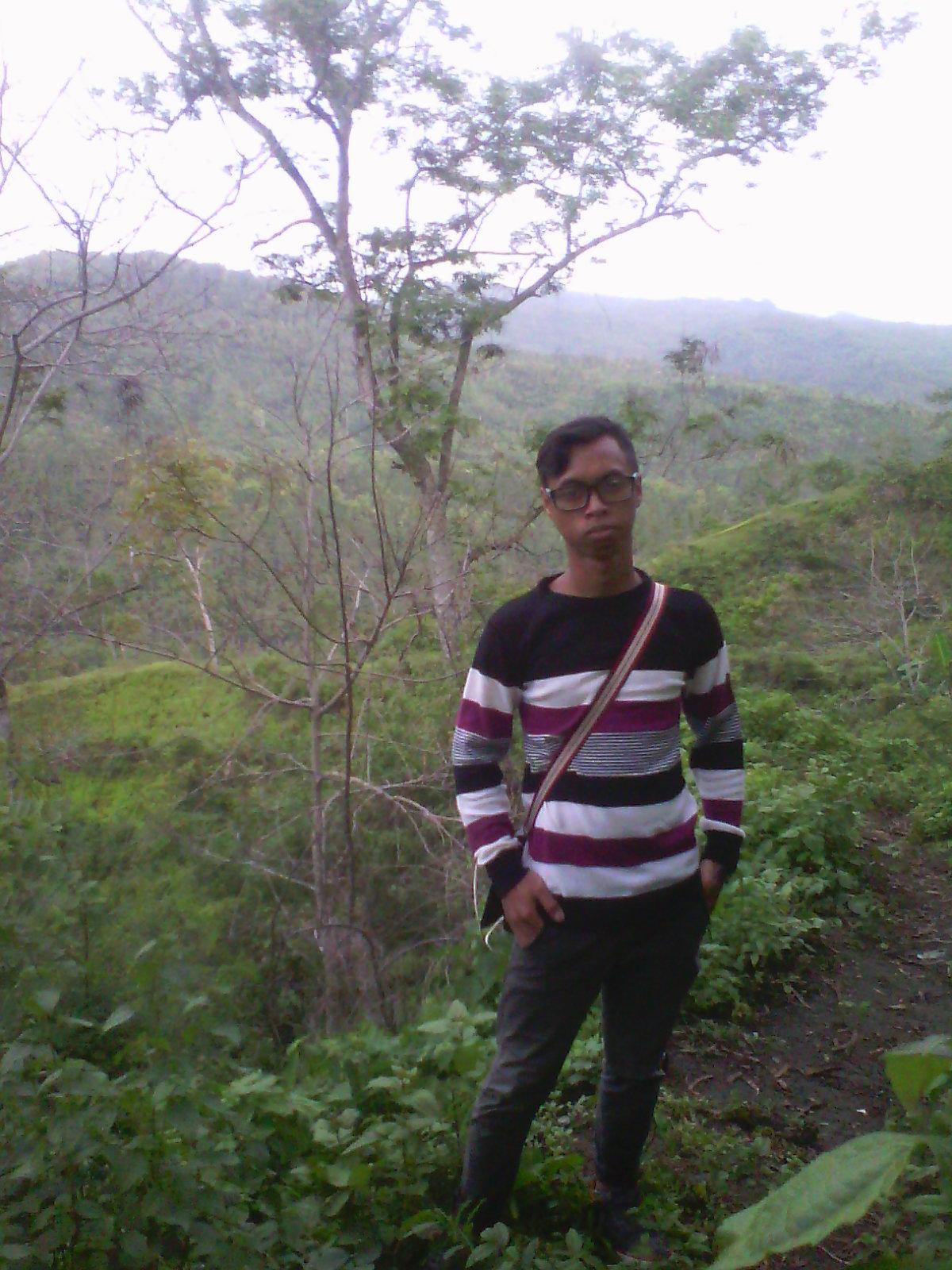 aq slalu menyayangi mu wlaupun kta tdk bsa menyatu.aq slalu menyayangimu wlaupun aq bkn org spesialmu. wlaupun aq g bsa brsmamu aq udh bangga mengenalmu.aq saya