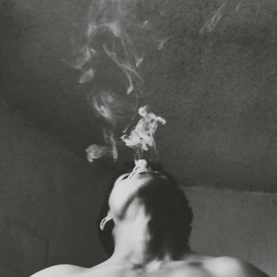 Ojalá no maduren nunca y, nunca entiendan lo que escribo. [~ @_jessich ] IG: antuanjm Contacto: AntuanYJM@icloud.com