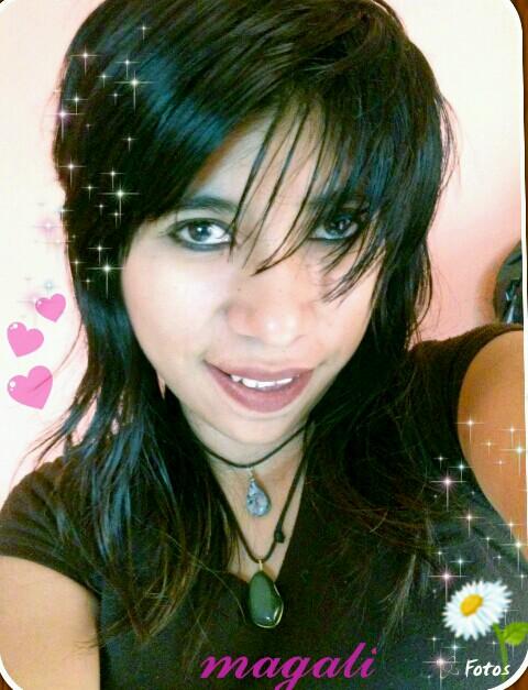 tengo 18 años ,y aun sigo estudiando el cobach,me gusta mucho la música ,amo ser como soy amo a bvb,avril lavigne,aa isoy solterita todavia y sin compromiso jij