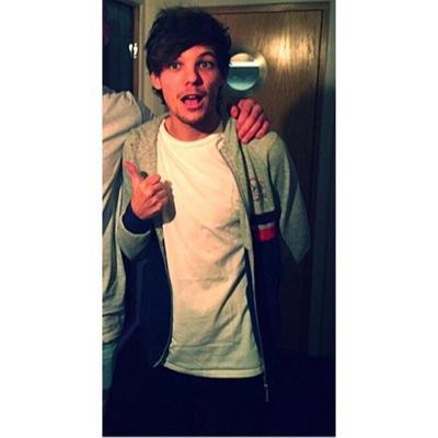 FOLLOW @sixfeetftlou  she gave you thjs
ask for a follow back