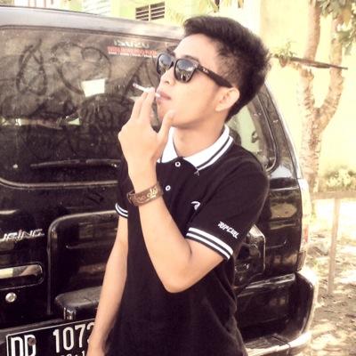 Saya adalah seorang perantau yang sangat rindu dengan keluarga.