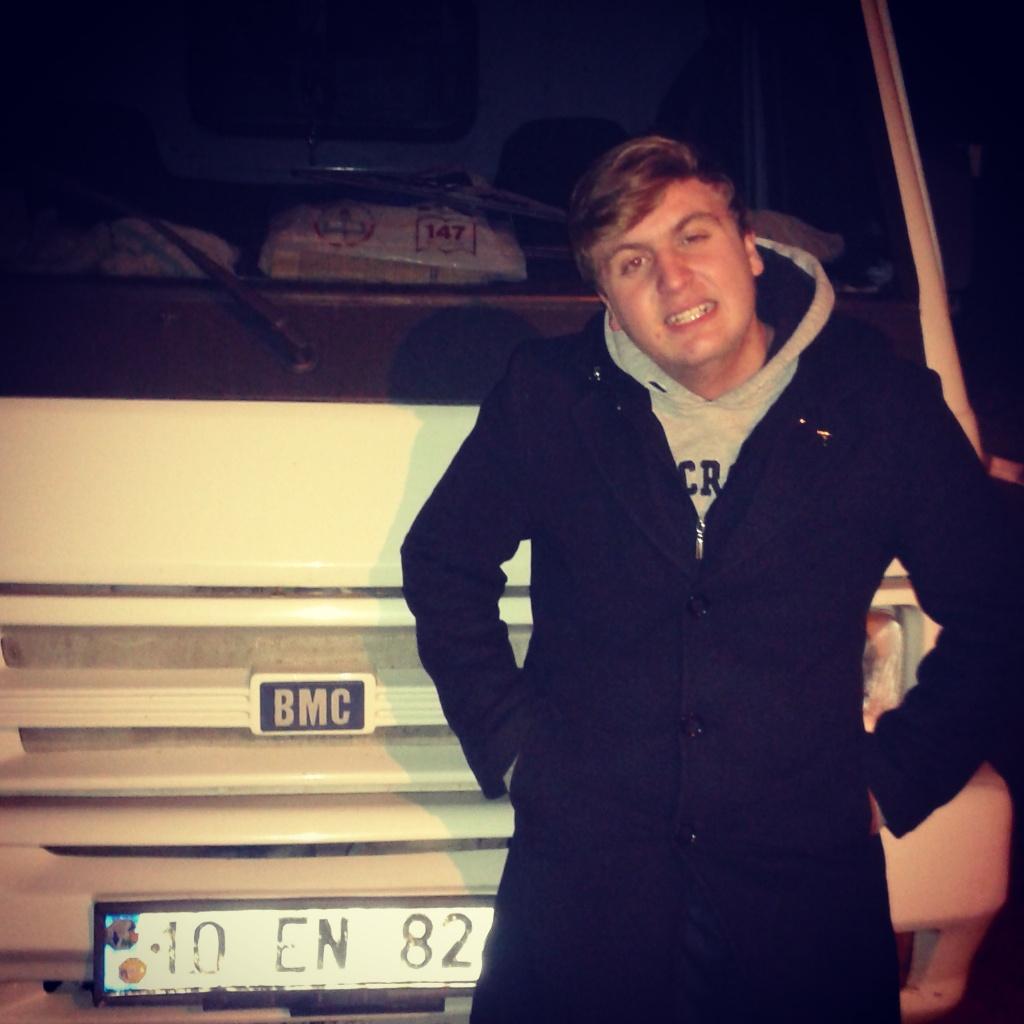 rdvannn_174's profile picture. Susarak kazandığın değeri, boş konuşarak harcama.. ;) :D