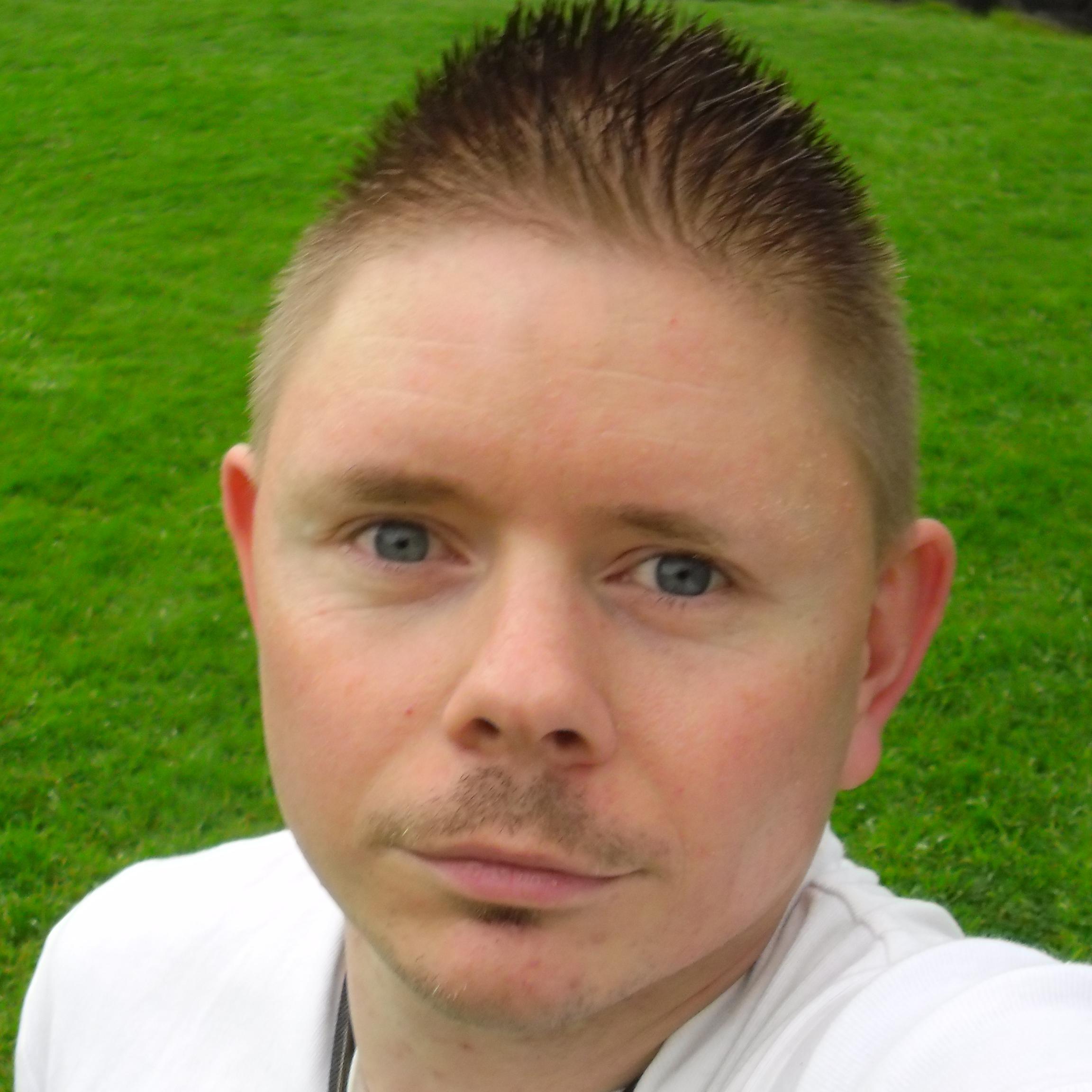 bonjour,fabien smok,34 ans, cheveux châtin-blond, les yeux bleux, célibataire,bienvenue à tous et à toutes !