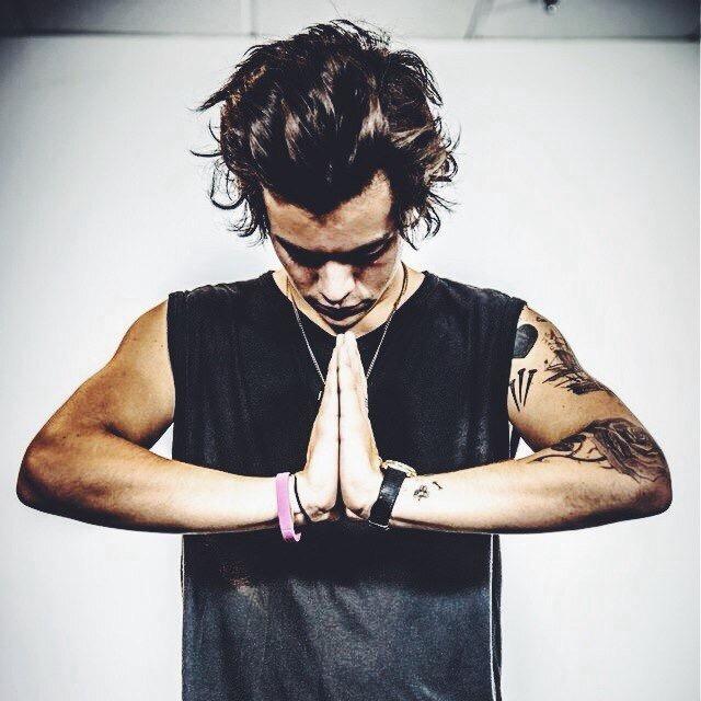 Quite a lot of the girls I get photographed with are just friends and then, according to the papers, I have like 7,000 girlfriends! 
~Harry Styles