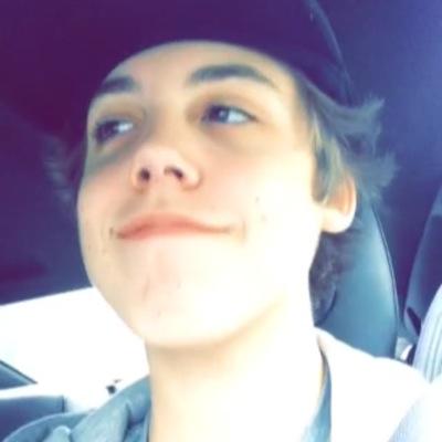 we are NOT trying to scare you, we didnt mean to give u a heart attack :( we were just wondering if u could rt the link below for us❤️tysm if u do, ur beautiful