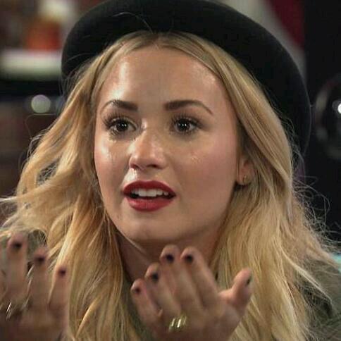 Amanda_Horann's profile picture. fui seguir uma direção e parei numa parada gay || @Demii_Malik e @Masook_Fly meus amores ❤