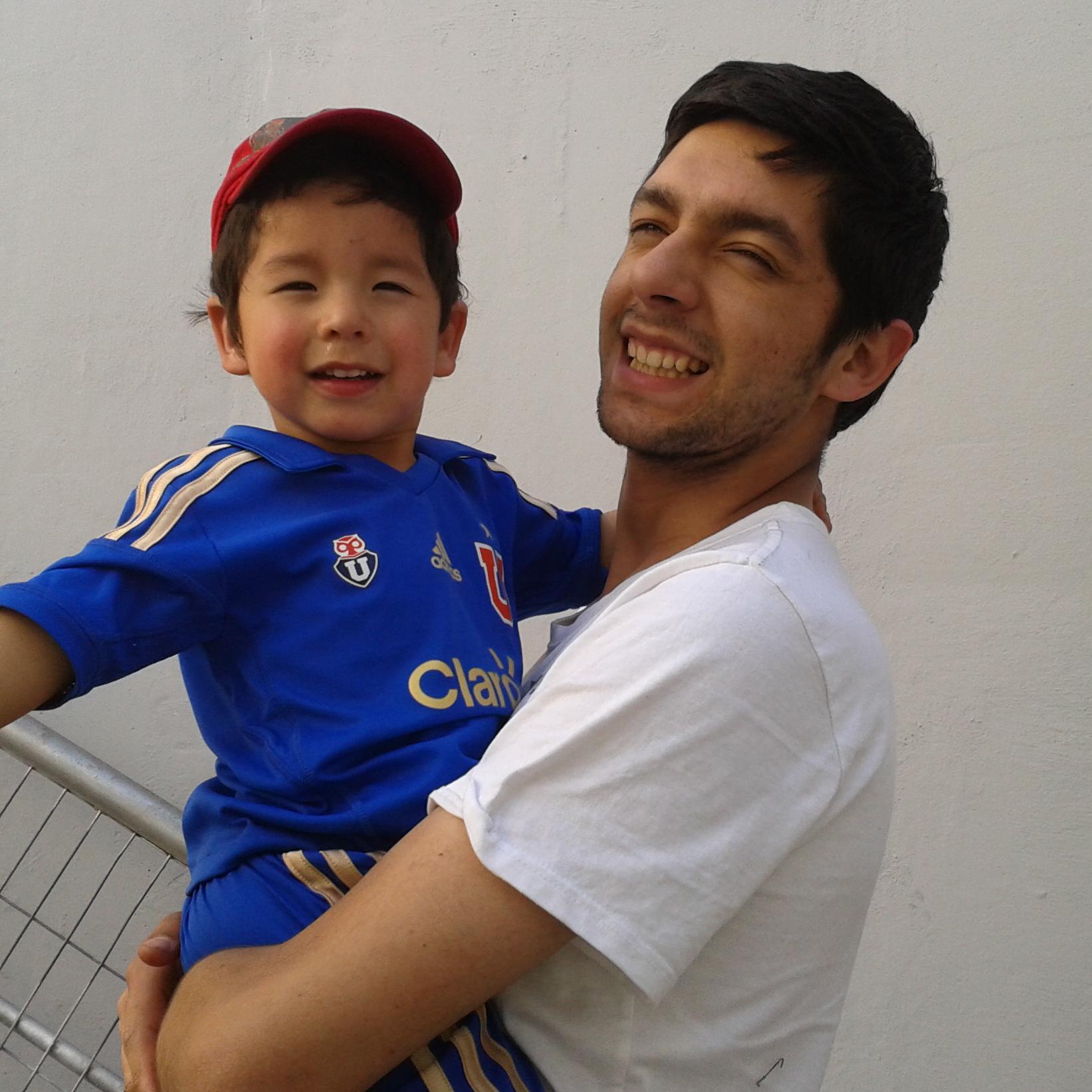 Co-creador de Cumplemouse - Magia en tu Cumpleaños, empresa dedicada a la entretencion infantil. Padre de Familia y Bullanguero de corazón !!