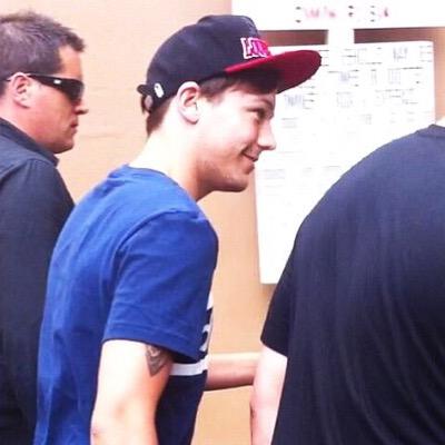 i think you're cute and so does louis ◟(๑•͈ᴗ•͈)◞