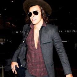 hiiiiii, please can you follow @stylesftplaid instead of this acc? I follow back, thankyouuu