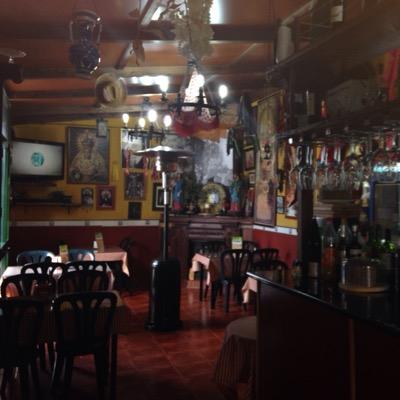 Lugar de arte cofrade y torero un placer para los sentidos, donde se come y tapea de categoria.