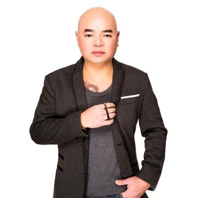 ronbats's profile picture. noms, places, social media, branding & events. they're not looking at your billboard, they're looking at what i had for dinner. toronto et mtl