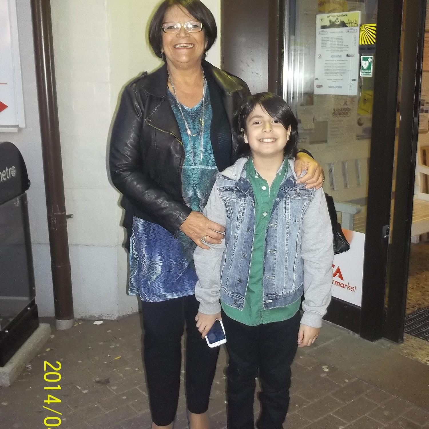 Jubilada. Trabajó como maestra en Uruguay y Suecia. También enfermera en Hospital Privado de Córdoba. Tres hijos, 5 nietos.