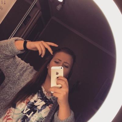 pernillegl's profile picture. Ingen leser jo disse greiene