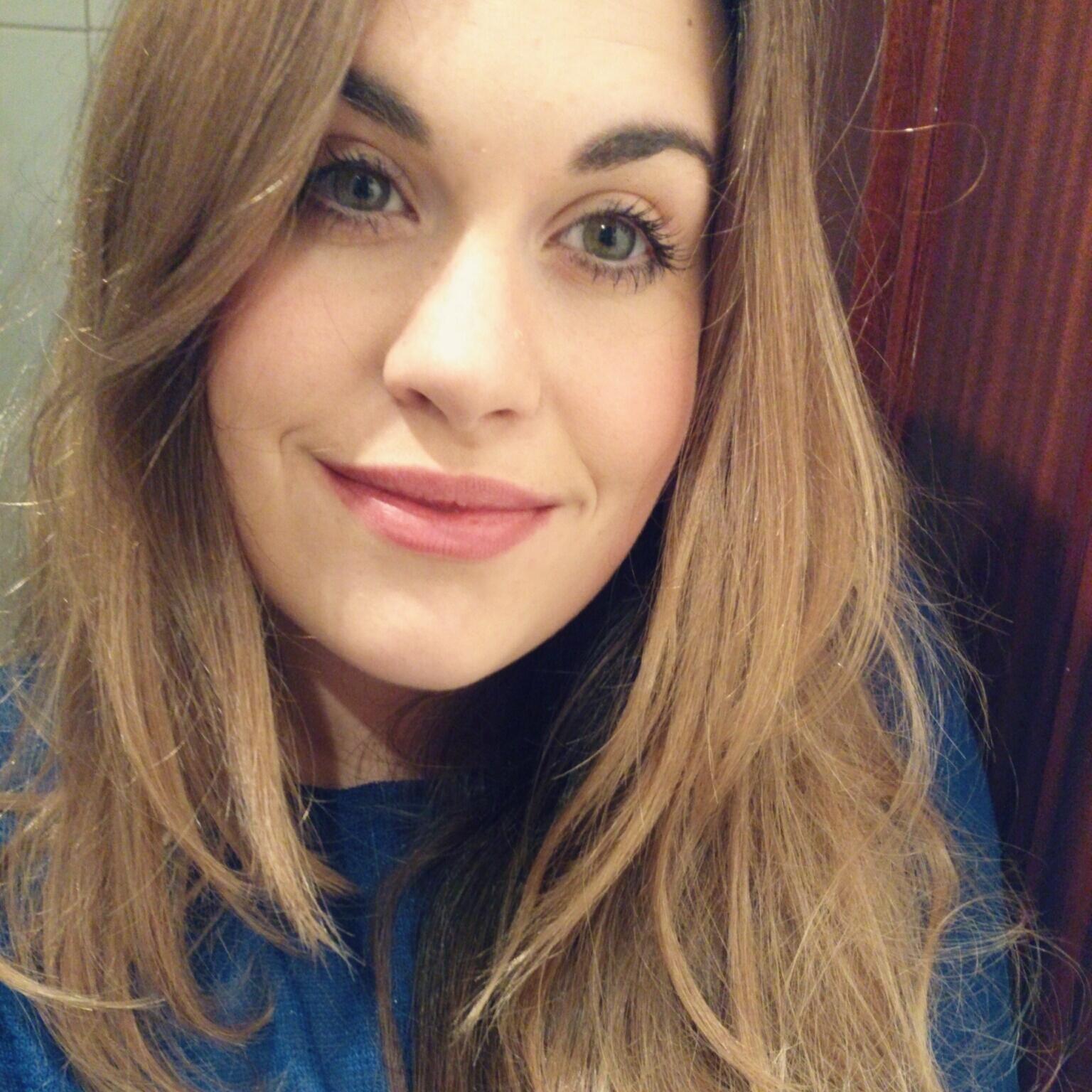Prima hermana de la cerveza y aun así no consigo estar tan buena. Hay partes de mi vida como piezas de un gran Tetris que nunca encajan bien.