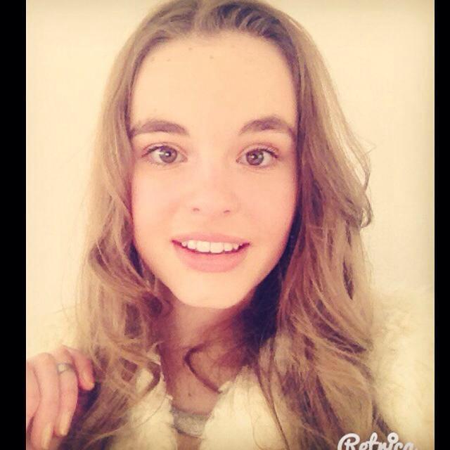 Hey, ik ben Lisa. Ik maak youtube filmpjes over van alles en nog wat; beauty, mode, vlogs, lifestyle, sketches en nog veel meer!