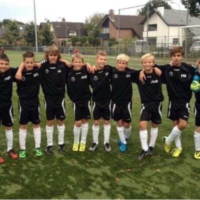 VV Lunteren D1 2014/2015 uitkomend in 1e klasse. Hier vind je verschillende informatie terug uit over dit elftal!