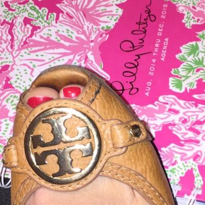 I am who I am. Independent. Carefree. I ❤️life. My friends. Mint Juleps. Tailgating. Tory Burch. Cowboy boots. Sunshine. Pearls. Im the definition of Southern!