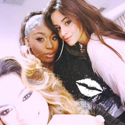 @camilagabGAYo just gave you a free follow. be sweet and go follow them and they'll follow you back❤️