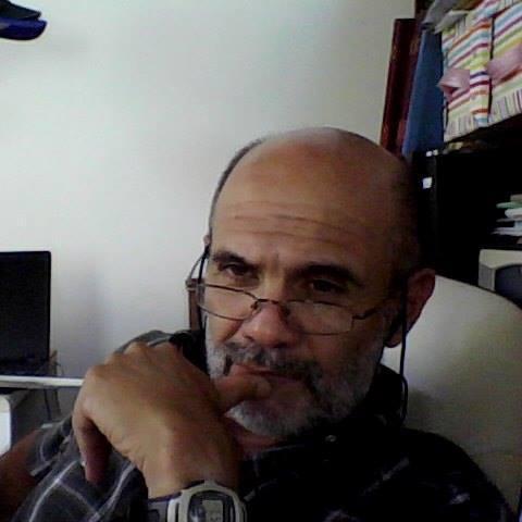 Cuando se nace pobre,estudiar es el mayor acto de rebeldìa contra el sistema.El saber rompe las cadenas de la esclavitud...