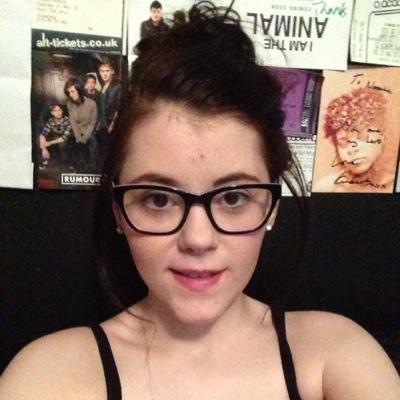 Slightly addicted to going to gigs! If you love mayday parade,all time low,adtr,the summer set and 5sos we can be best friend :)