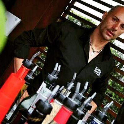 cucinare è passione. Trovare qull'ingrediente giusto da abbinare ad un altro il risultato è magia, piacere,  quel momento che ti entra nell'anima...è amore.