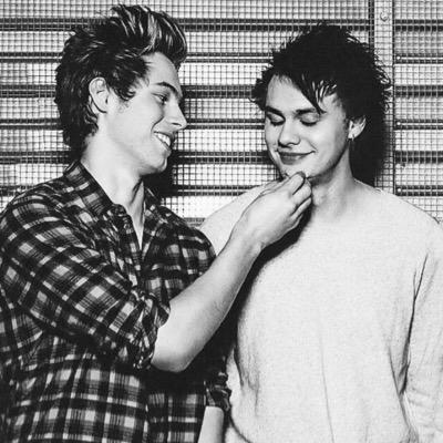 hey can you follow @mgcliterally because she gave you this free follow and ask for a follow back because she's looking for mutuals❤️