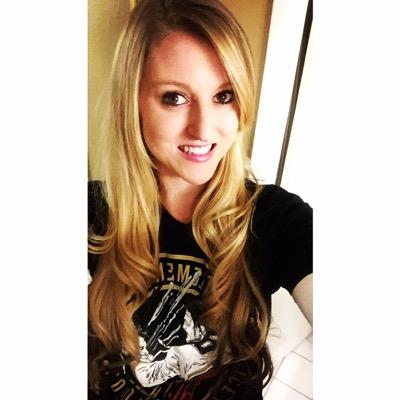 Blogger. Foodie. Country Girl. Crafty. Blonde. Athletic. California Girl. Geek. Book Nerd-IG: jesikaguns