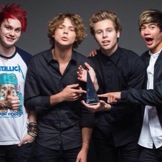 You got a free follow from @cliffordsmofos! Be sure to give her a follow.