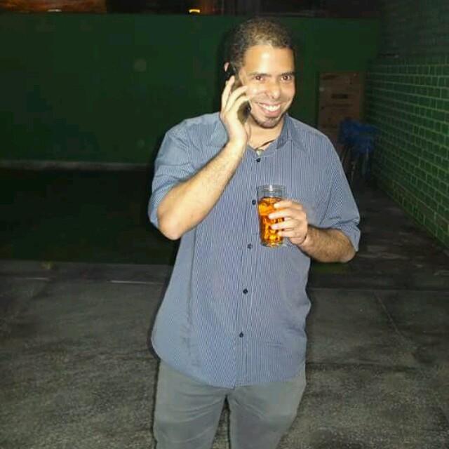 RenzoFerrando's profile picture. peruano, publicista, amante de los animales, disfruto de buena lectura y buenas historias y buena musica, amo mi país.