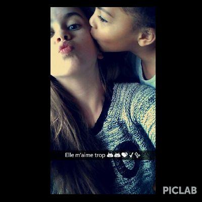 Léa.Léa.Chloé.Julie.Lila.Laure.Ines.Tom Je vous aimes ♥♥♥♥♥