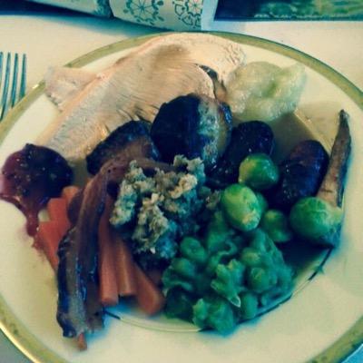 CantCookDoes's profile picture. I'm just a girl, standing in front of a cooker, asking it to love me. 
Lover of food with an inability to cook it.