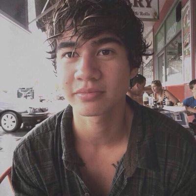 please follow @mgcliterally because she gave you this free follow and ask for a fb, shes looking for mutuals❤️