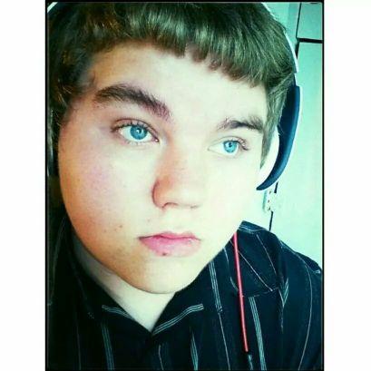 ***I Follow Back*** instagram= loganangelofficial