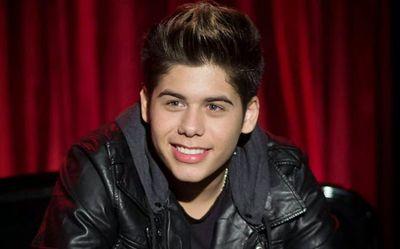Sou louco por você, tente entender Que se eu respiro é por te amar Você me faz tão bem Me faz ir além Você me faz cresce, me faz sonhaaaar